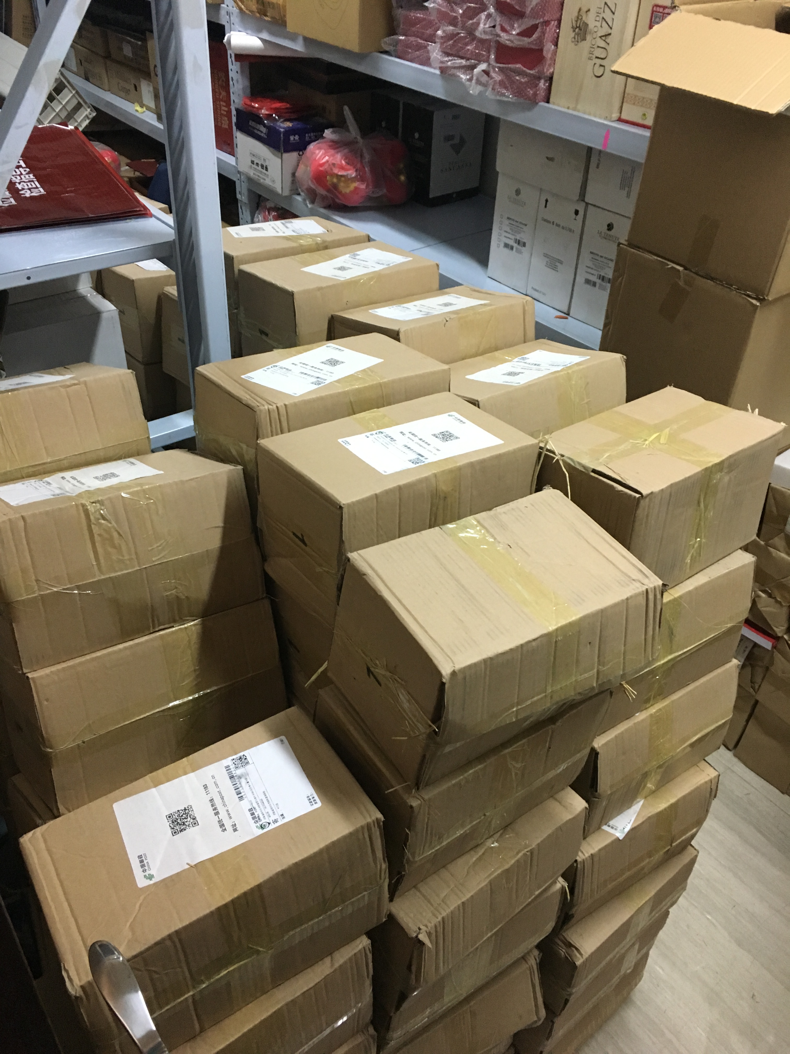 千余斤爱心藕堆满了仓库.JPG
